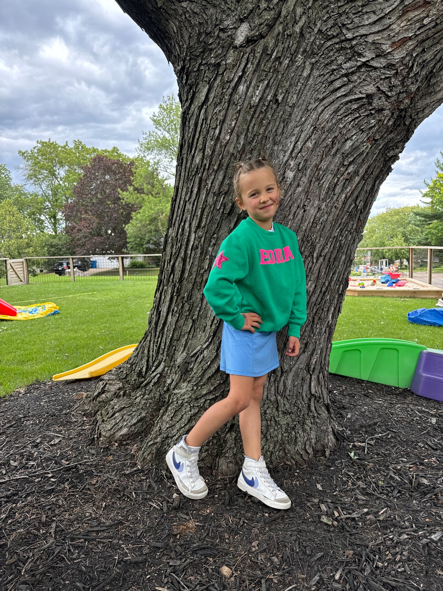 Youth Crewneck Hot Pink Edina + Sparkly Star