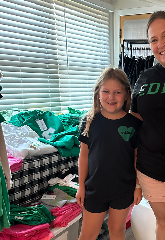 Girls Cut T w Green Heart cut out Edina